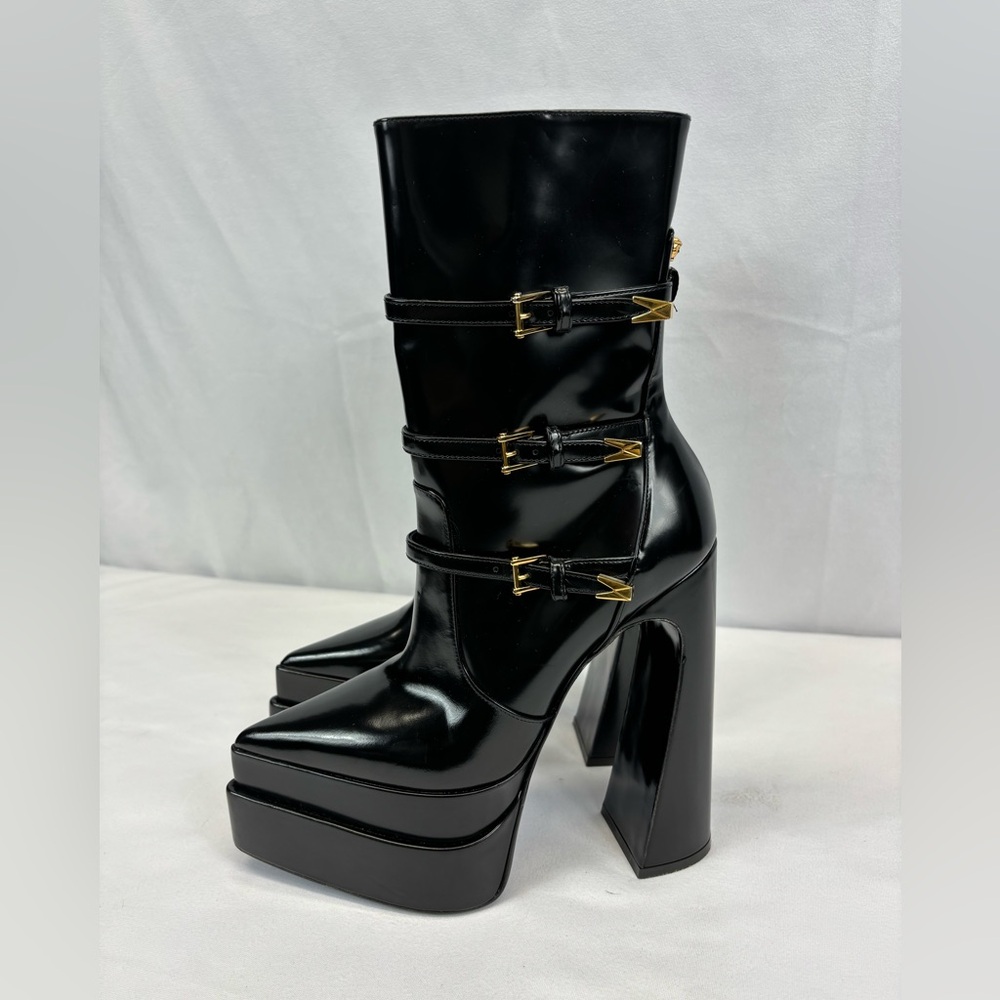 Versace - Aevitas Pointy leather ankle boots